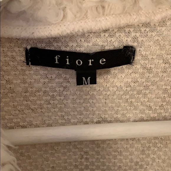 White fluffy vest - Picture 2 of 5